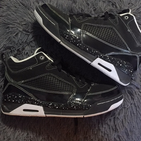 Jordan Shoes - JORDAN FLIGHT 9 SIZE: Youth/Men- 6 Women- 7.5